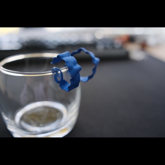 NEW Earring EarClip Simple Design - Picture 1 of 5